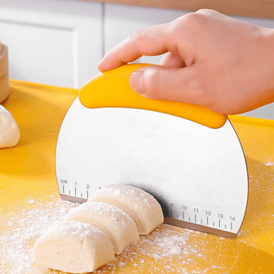 Coupe Pâte - PastryCutter™ - Jaune - La P'tite Marmite