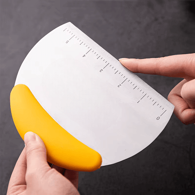 Coupe Pâte - PastryCutter™ - Jaune - La P'tite Marmite