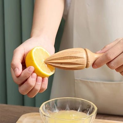 Presse citron manuelle Citrixo femme tablier
