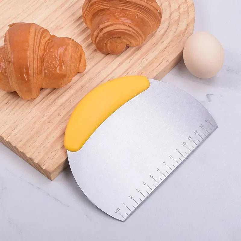 Coupe Pâte - PastryCutter™ - Jaune - La P'tite Marmite